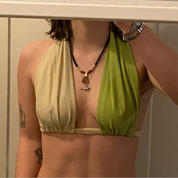 Two toned tie up top! 💚 - Picture 3 of 5